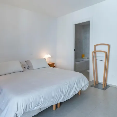 Very 3 Bedrooms In The Heart Of Downtown *