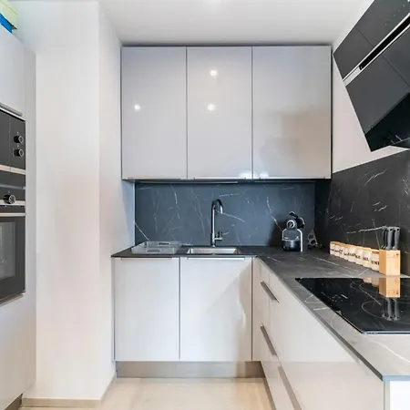 Very 3 Bedrooms In The Heart Of Downtown Apartment