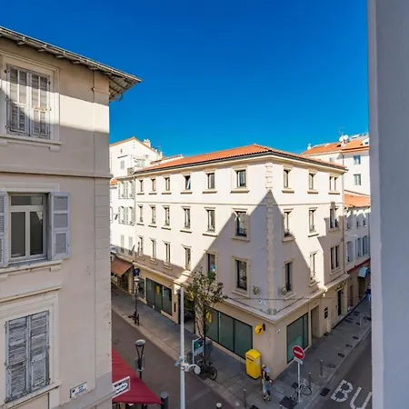 Apartment Very 3 Bedrooms In The Heart Of Downtown *