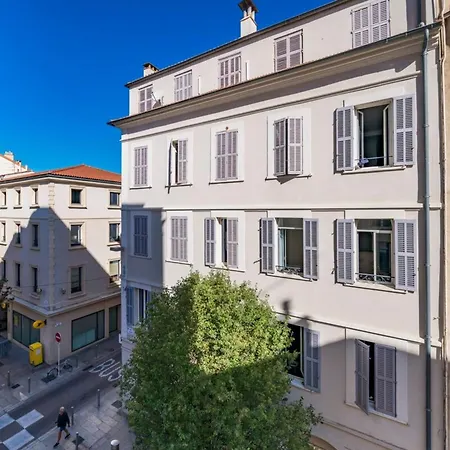 Apartment Very 3 Bedrooms In The Heart Of Downtown