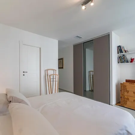 Very 3 Bedrooms In The Heart Of Downtown Apartment