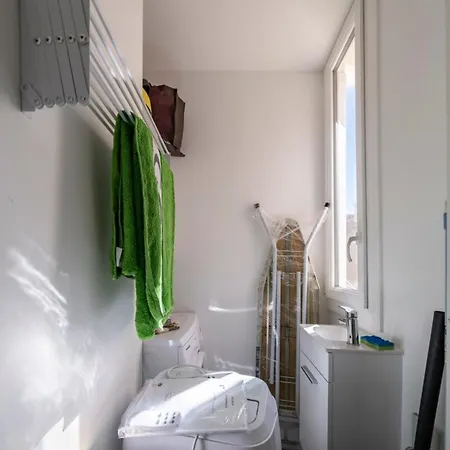 Very 3 Bedrooms In The Heart Of Downtown Apartment *
