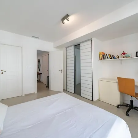 Apartment Very 3 Bedrooms In The Heart Of Downtown Cannes